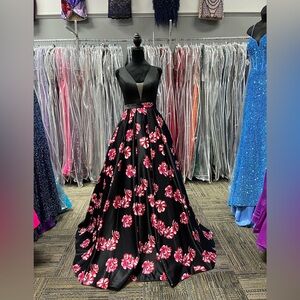 JOVANI JVN60042 BLACK/MULTI/FLORAL SIZE 4 FORMAL/HOMECOMING/PROM BALLGOWN DRESS